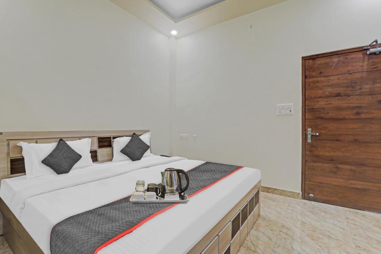Townhouse P.S.Palace Near Amausi Metro Station Lakhnau Kültér fotó
