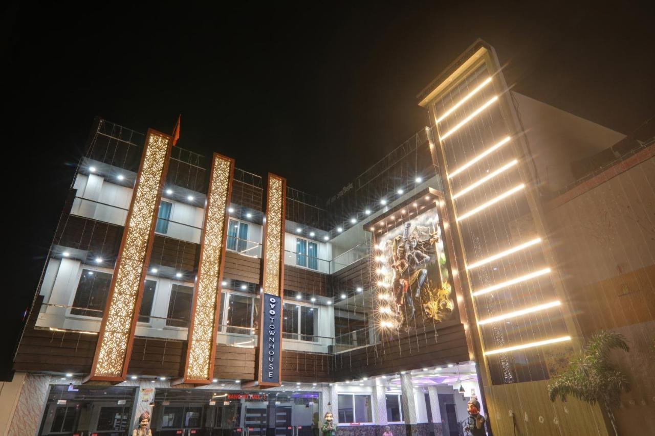 Townhouse P.S.Palace Near Amausi Metro Station Lakhnau Kültér fotó