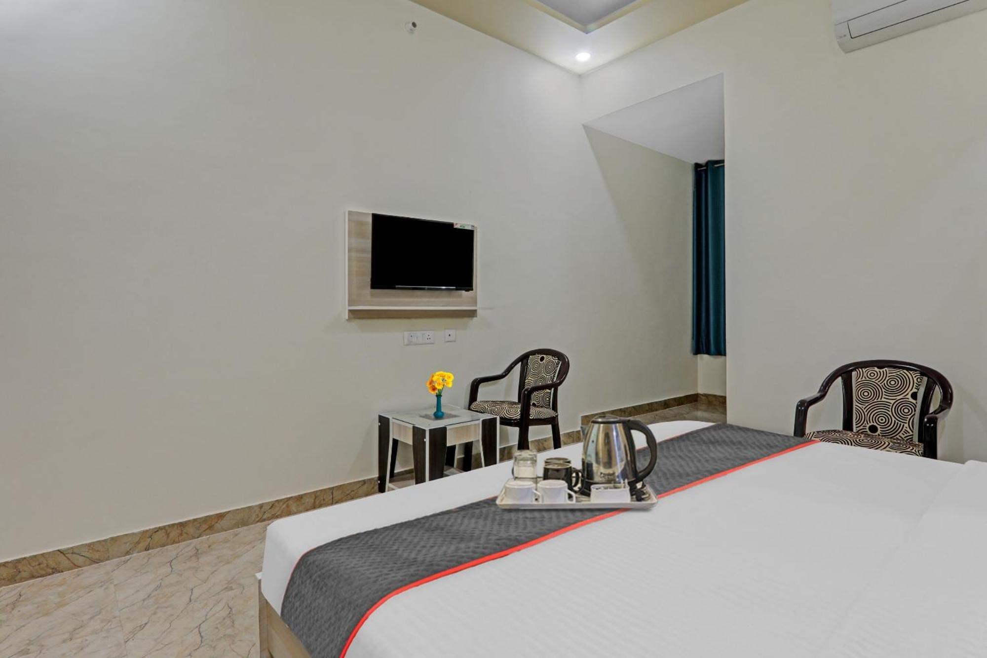 Townhouse P.S.Palace Near Amausi Metro Station Lakhnau Kültér fotó