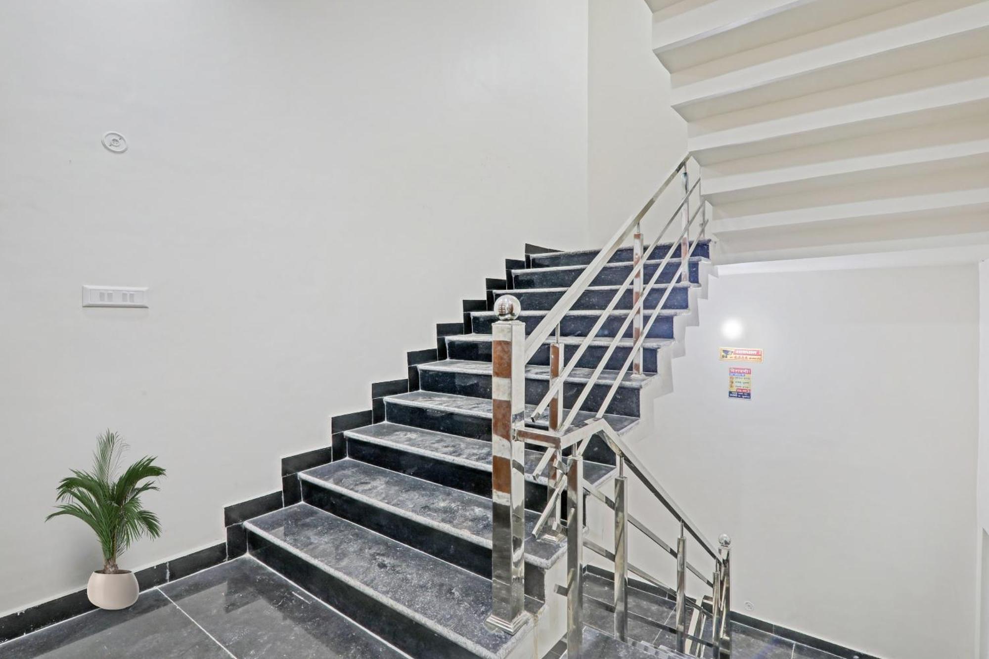 Townhouse P.S.Palace Near Amausi Metro Station Lakhnau Kültér fotó