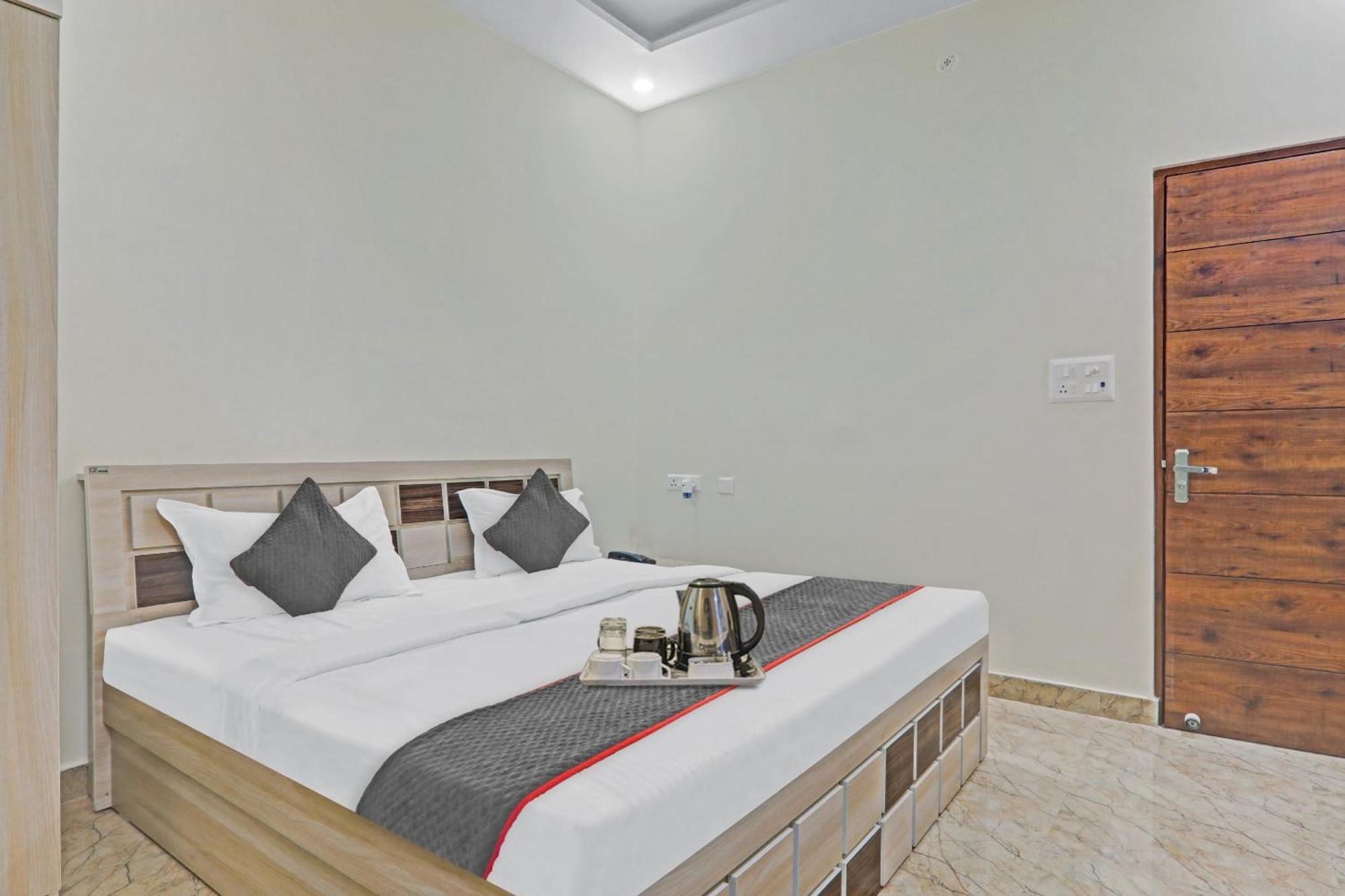 Townhouse P.S.Palace Near Amausi Metro Station Lakhnau Kültér fotó