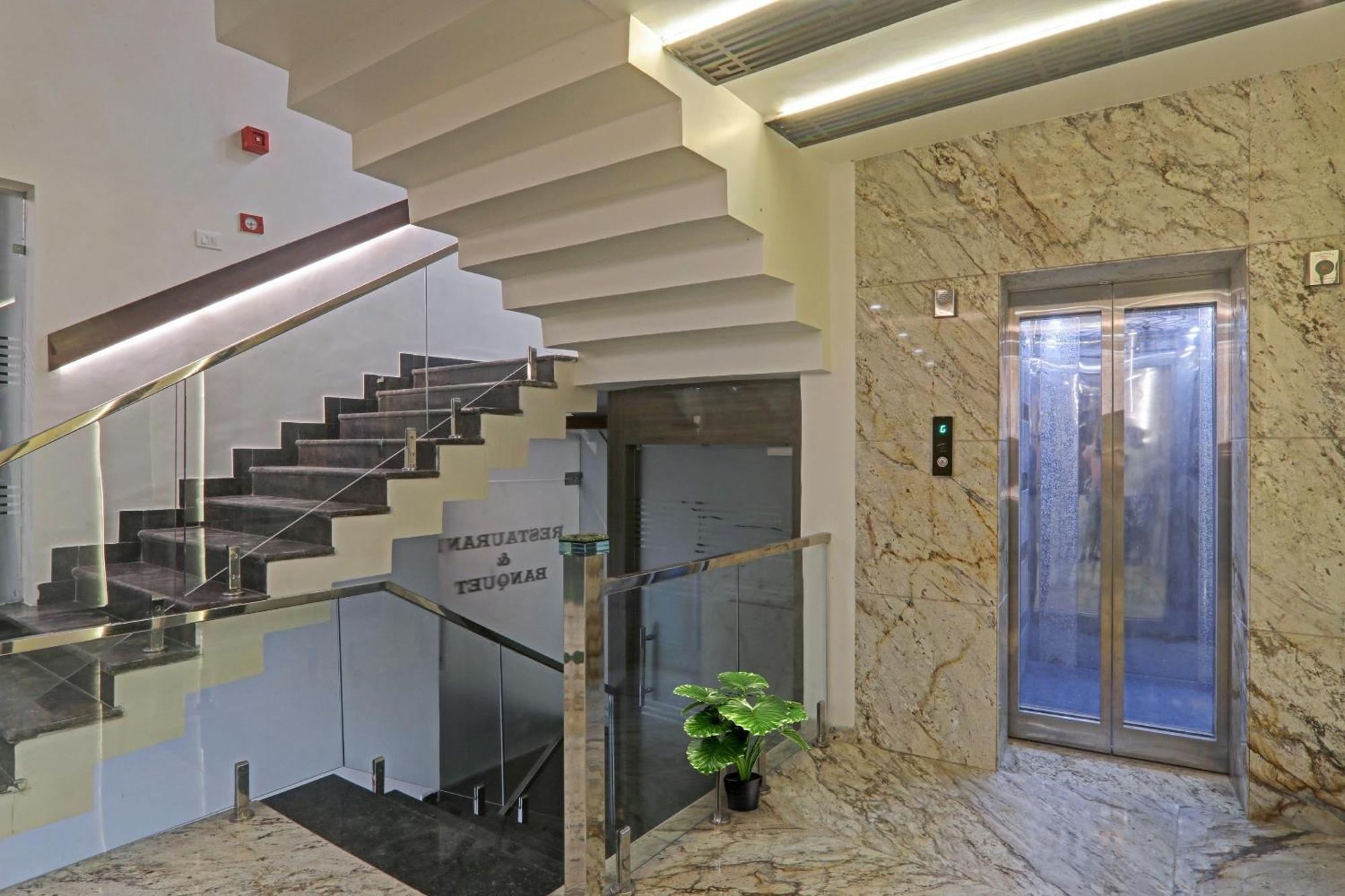 Townhouse P.S.Palace Near Amausi Metro Station Lakhnau Kültér fotó